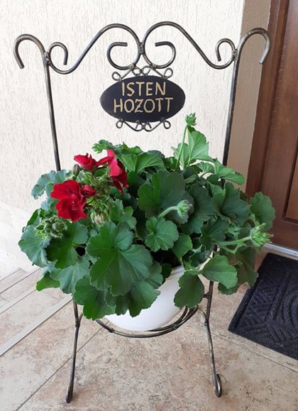 Suport flori din fier forjat tip Bine Ai Venit